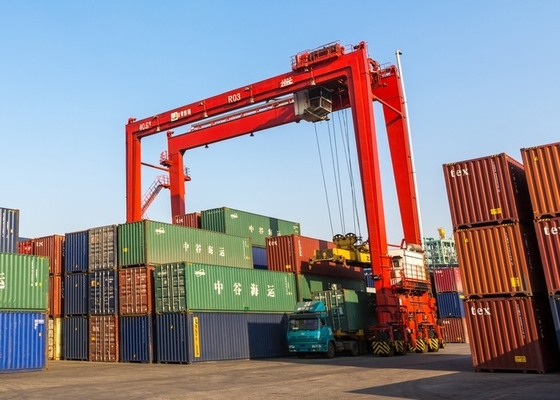 QU70 QU80の柵の左舷容器クレーンはクレーンの荷を下す容器の積み重ねを自動化した